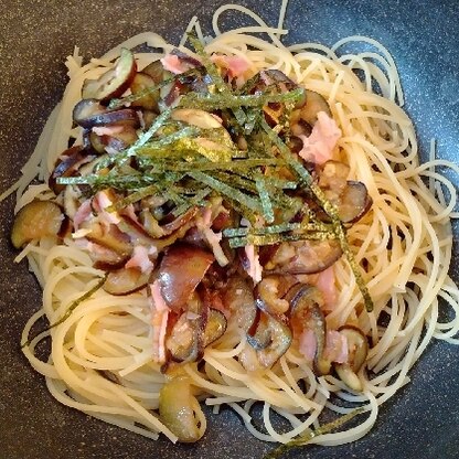 茄子を使ったパスタが食べたくて作らせて頂きました♥️
茄子がトロトロでとっても美味しかったです♪( ﾟДﾟ)ｳﾏｰ
味付けも丁度良かったです♥️